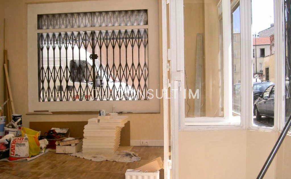 Nous vous proposons une boutique à la vente dans le 18ème, dans un bâtiment rénové
