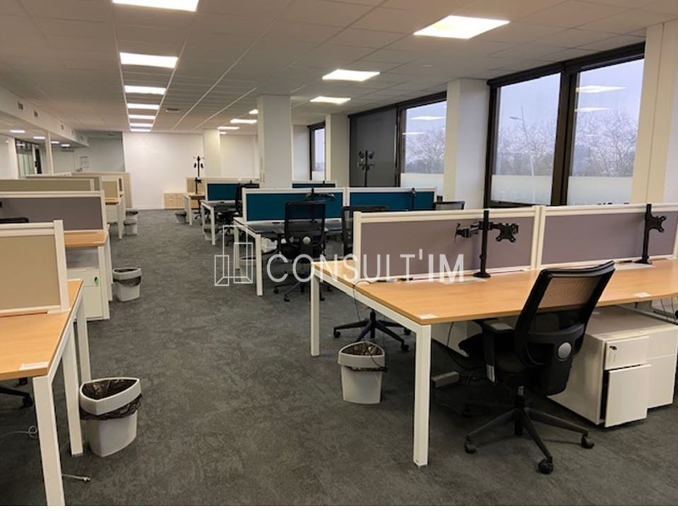 Aux bureaux de la colline, A LOUER, 132 m² en plug and play, en excellent état