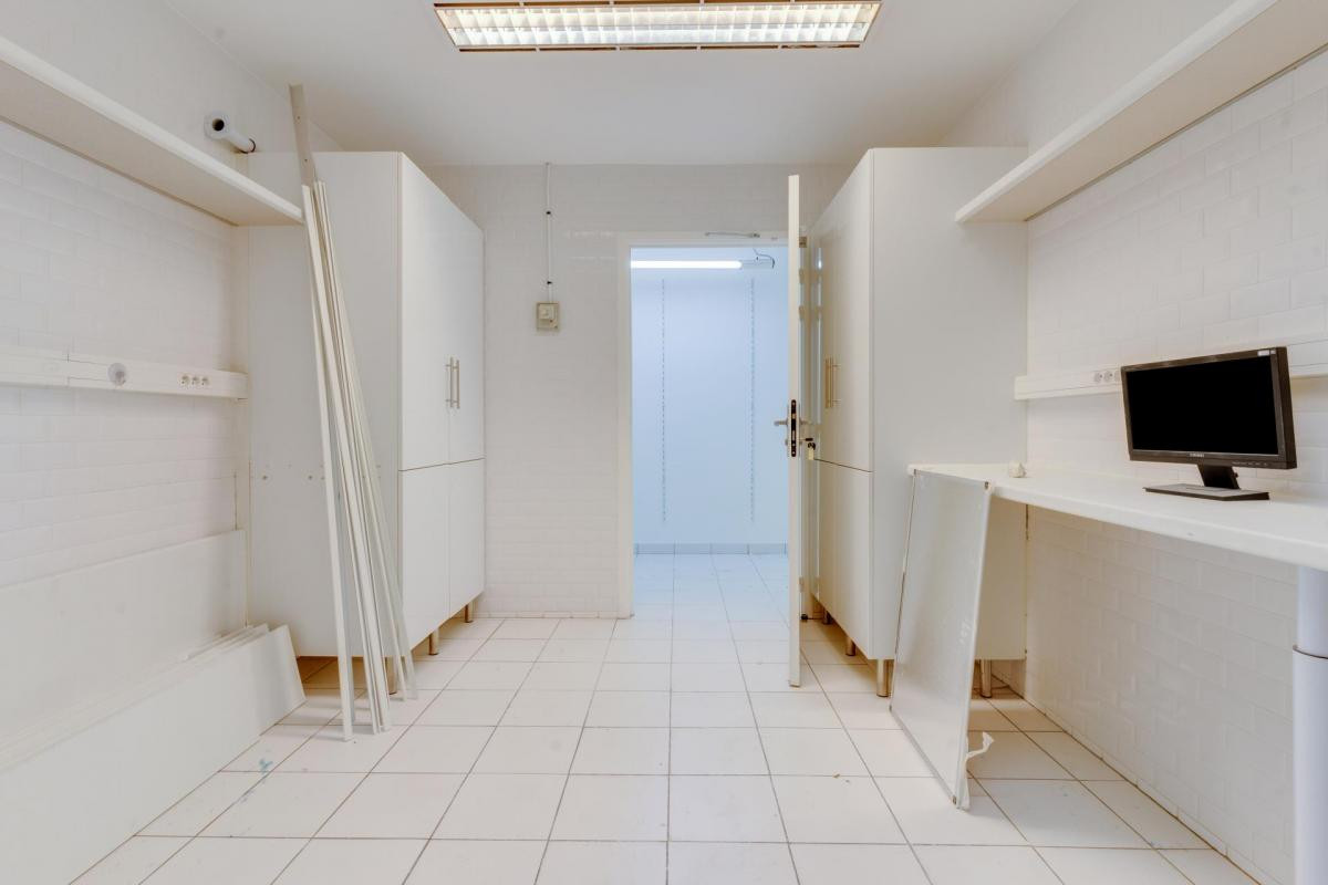 A vendre Local commercial idéalement situé , Paris 9 refait à neuf