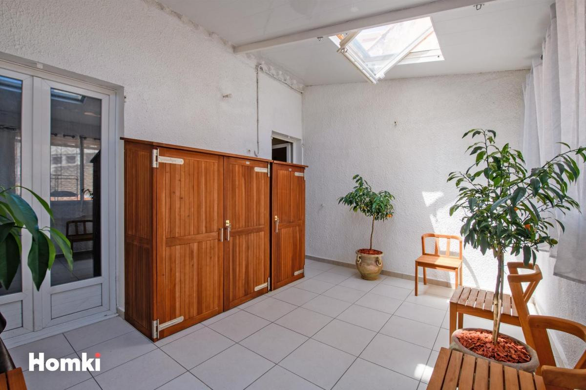 Belle opportunité Immeuble de rapport 4 Lots 202m² centre-ville de Nîmes place Severine excellente r