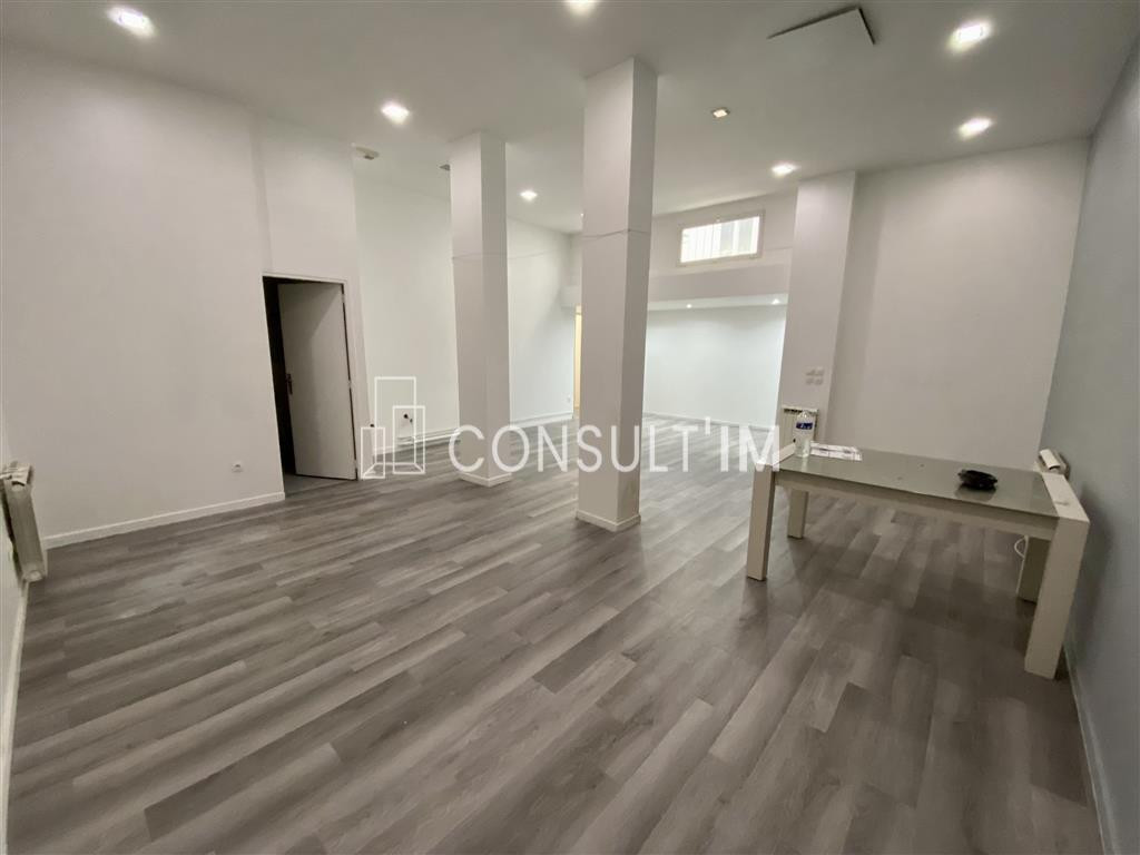 Dans le quartier Daguerre, à louer une surface bureaux accessible via un passage au calme