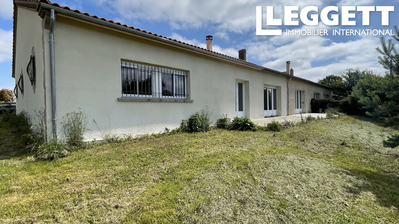 Un immeuble avec 3 grands appartements avec la vue sur les Pyrénées, un grand garage et terrain de 2811m2