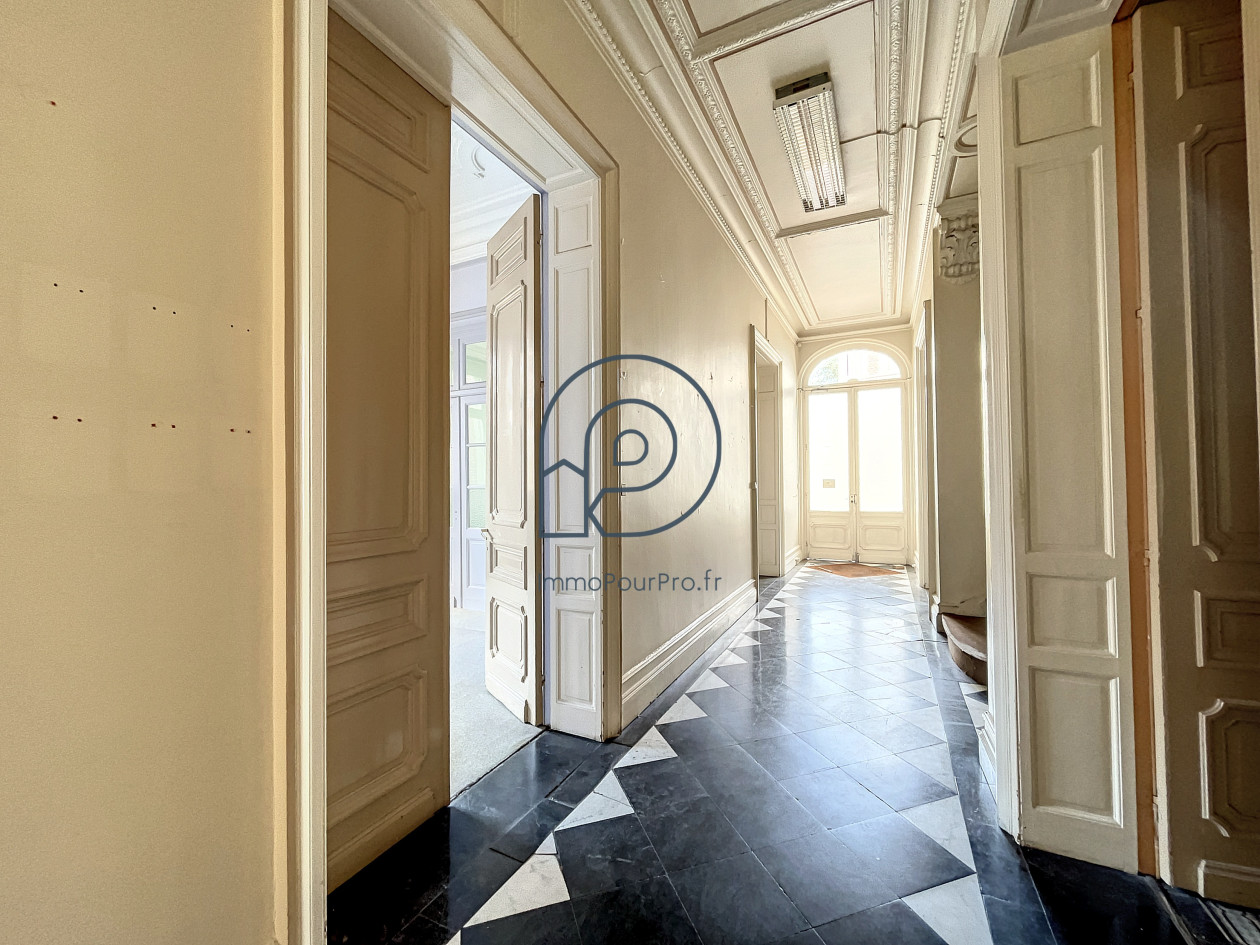 Rdc pour profession libérale : 2 lots de 136 m2 et 163 m2