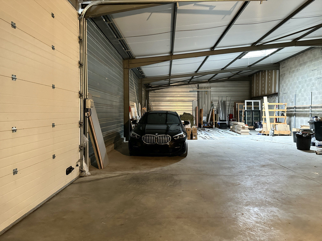 EXCLUSIVITÉ - BÂTIMENT ARTISANAL/COMMERCIAL 304 m²