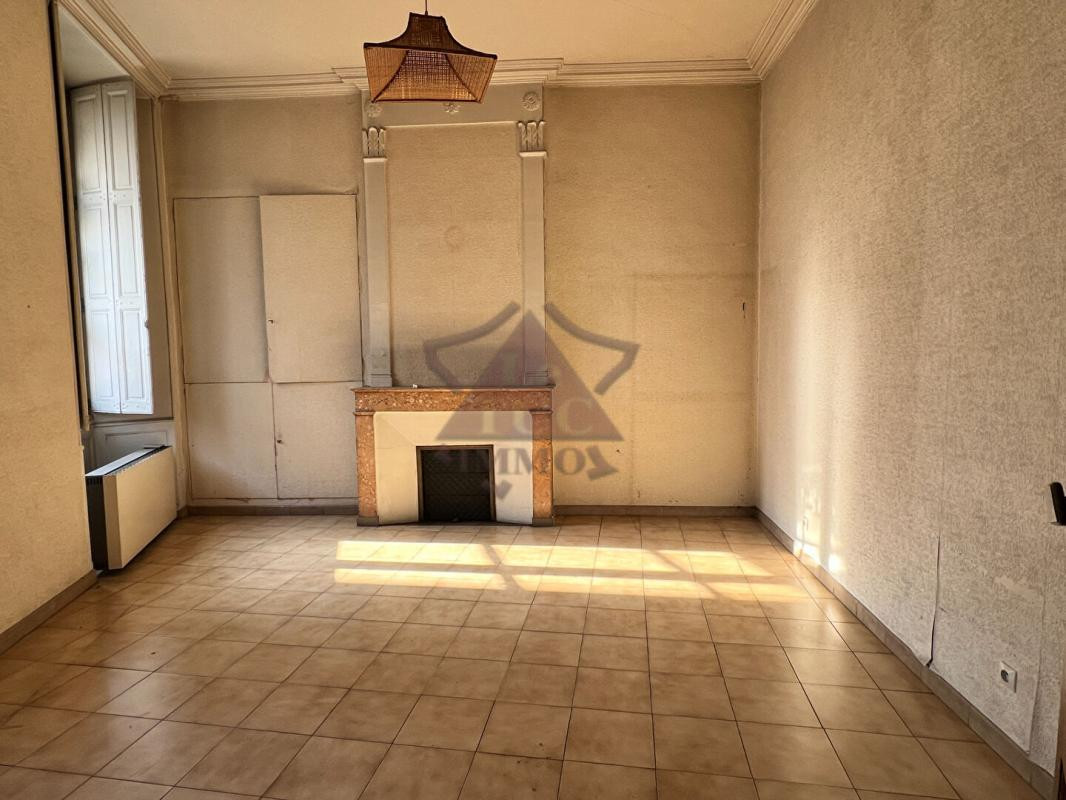 IMMEUBLE EXCEPTIONNEL AVEC TRAVAUX DE RENOVATION