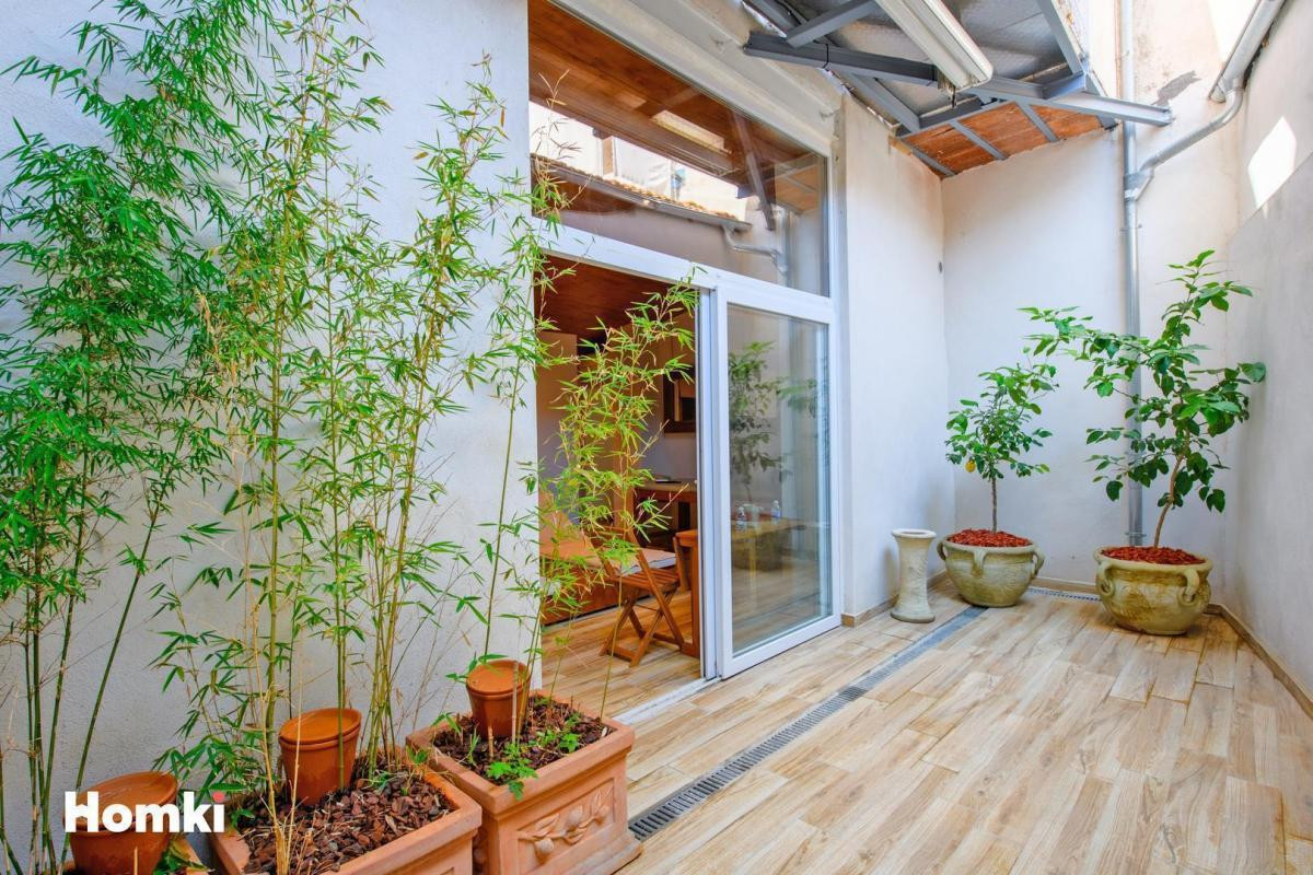 Belle opportunité Immeuble de rapport 4 Lots 202m² centre-ville de Nîmes place Severine excellente r