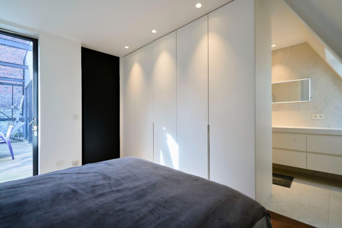 Vieux Lille immeuble de bureaux avec appartement et parkings