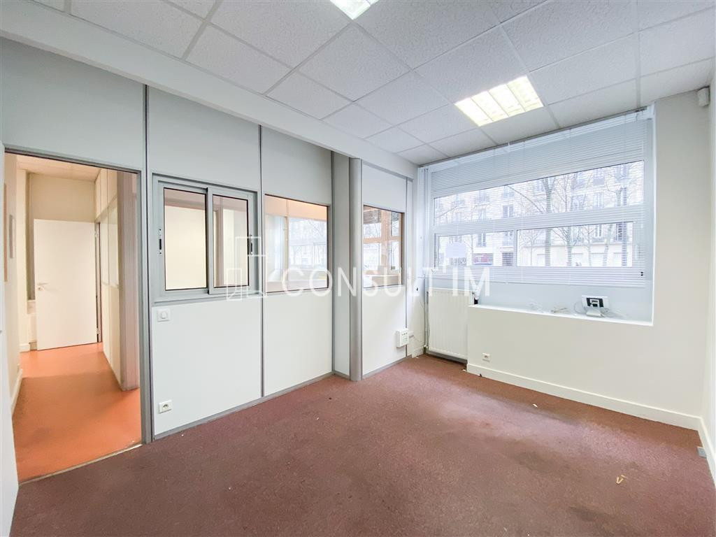 A deux pas de la Place de la Nation, bureaux avec accès indépendant sur rue, ERP/PMR