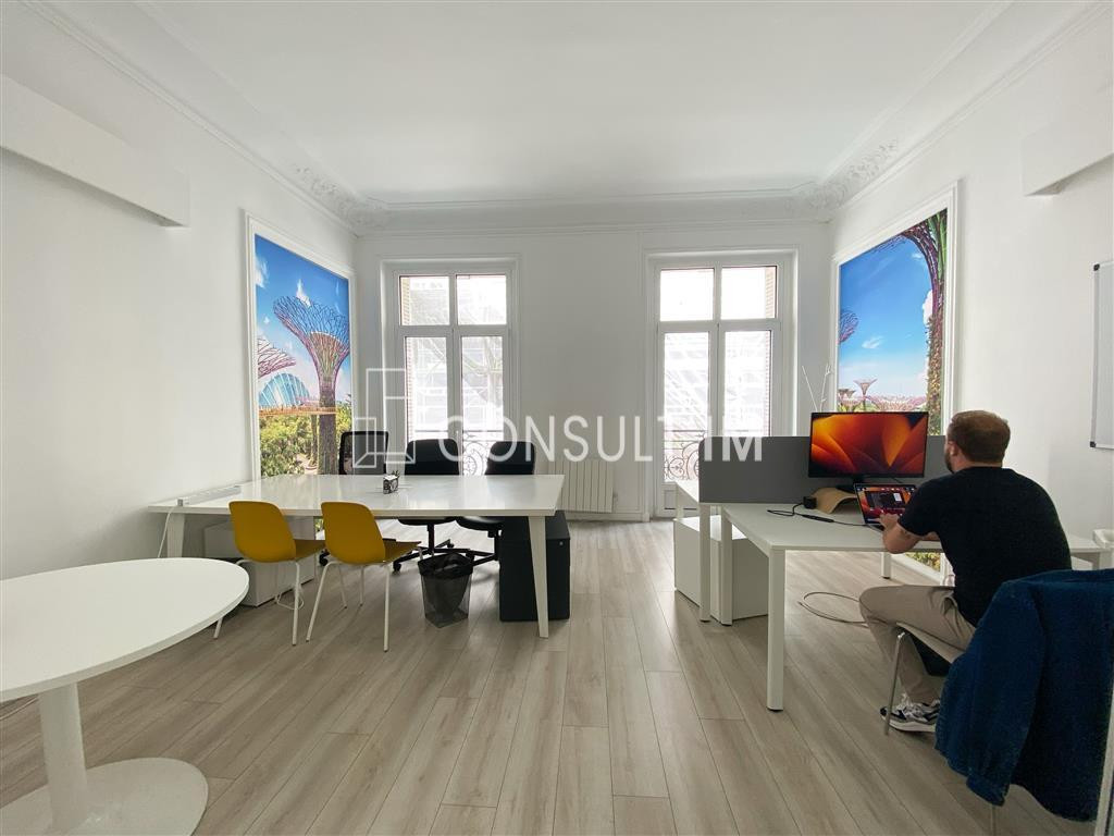 A deux pas de la Place de l'Opéra, à louer bureaux de 130m² avec de beaux volumes