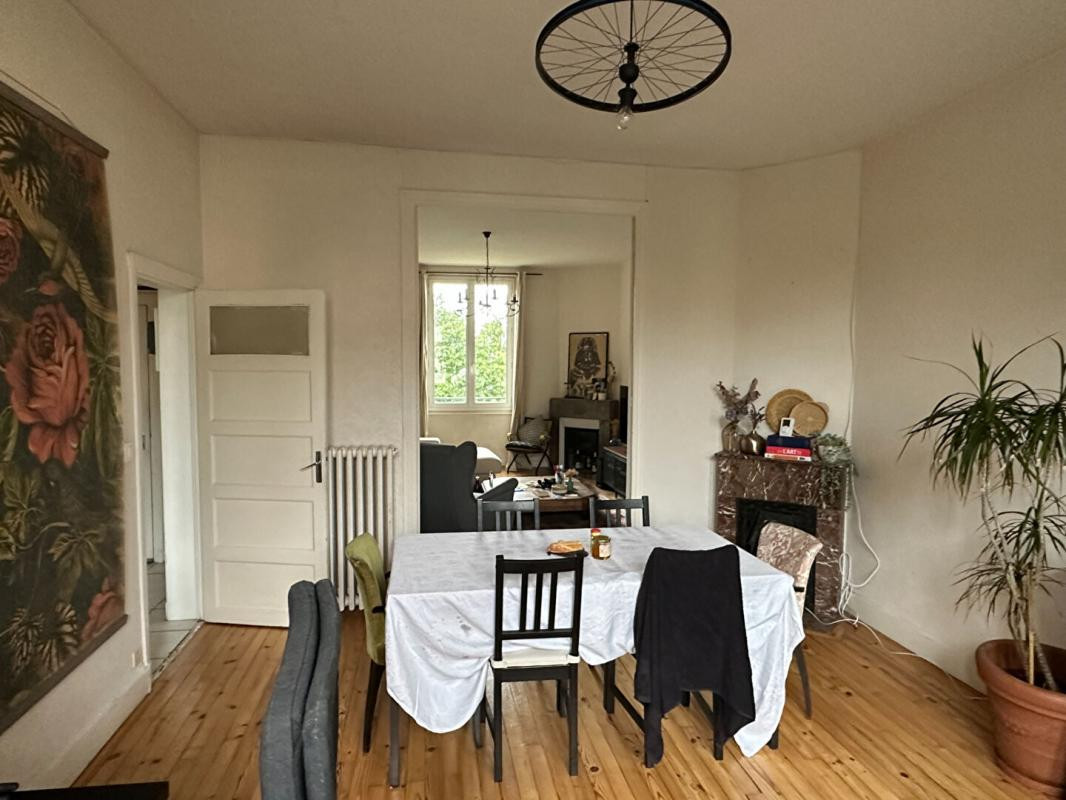 CLERMONT FERRAND, Immeuble  12 pièce(s) 253 m2, rapport 23300/an, jardin, garages, balcon 499800 FAI
