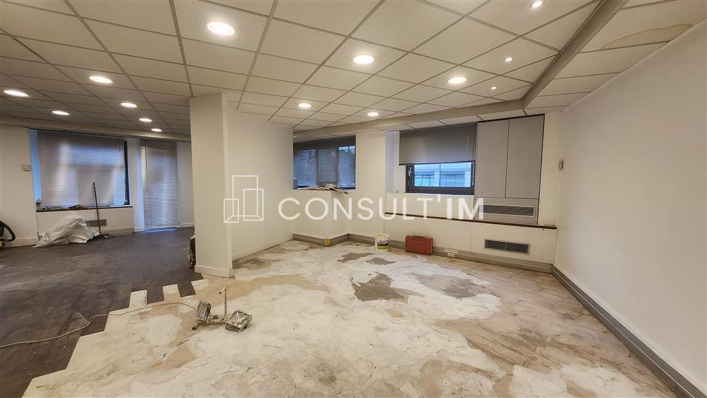 A louer bureaux en bon état à la frontière entre Courbevoie et La Garenne Colombes