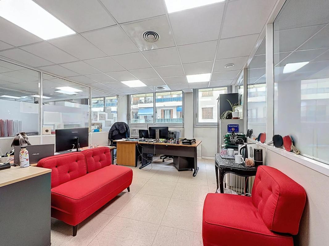 NICE NORD – Murs commerciaux libres 588 m² en RDC + garage 7 véhicules – Accès PMR