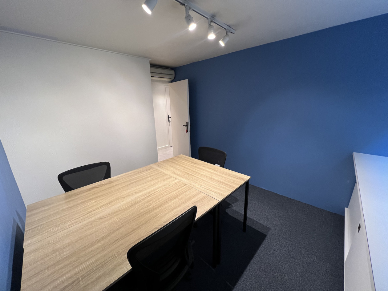Bureau  allant de 10 à 35 m² (140 m² en tout) dispo pour activités médicales et paramédicales