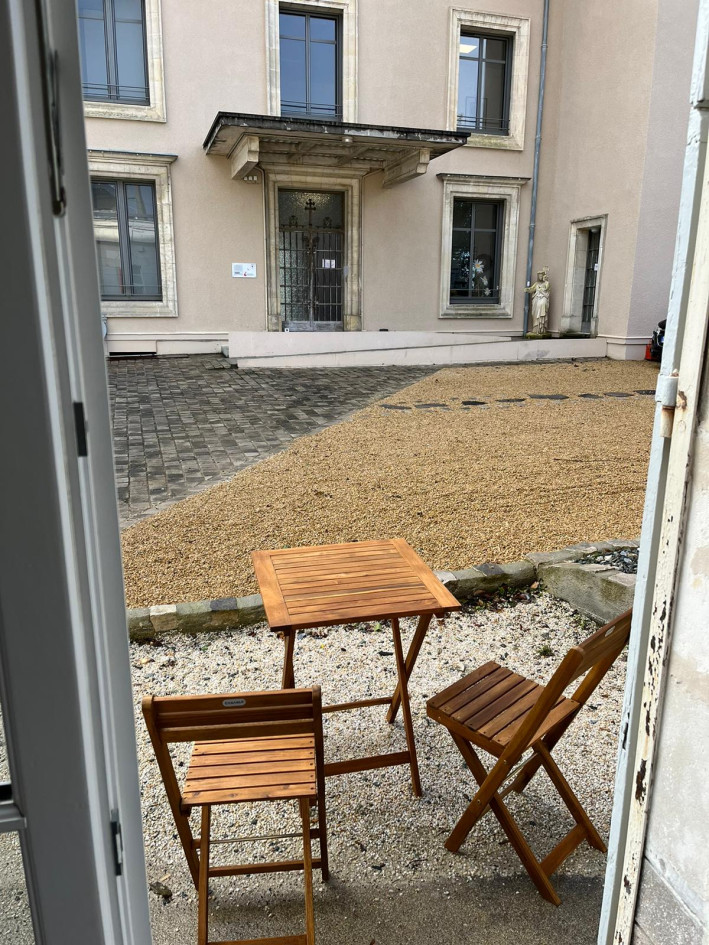 Local en RDC type appartement (Angers)