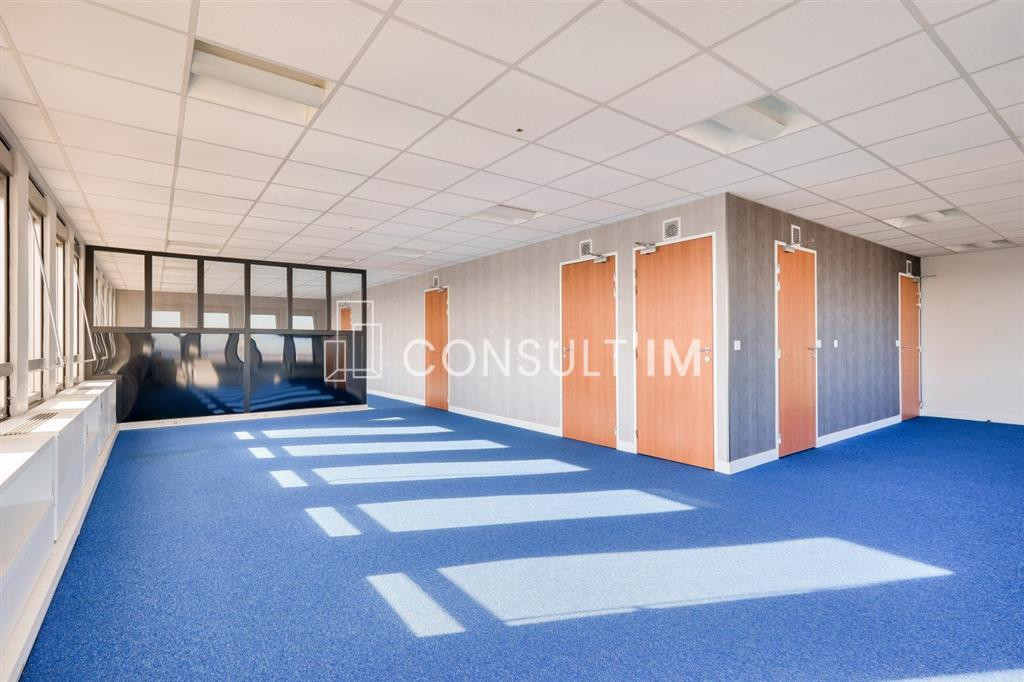 A louer bureaux rénovés et amovibles avec vue dégagée sur Paris