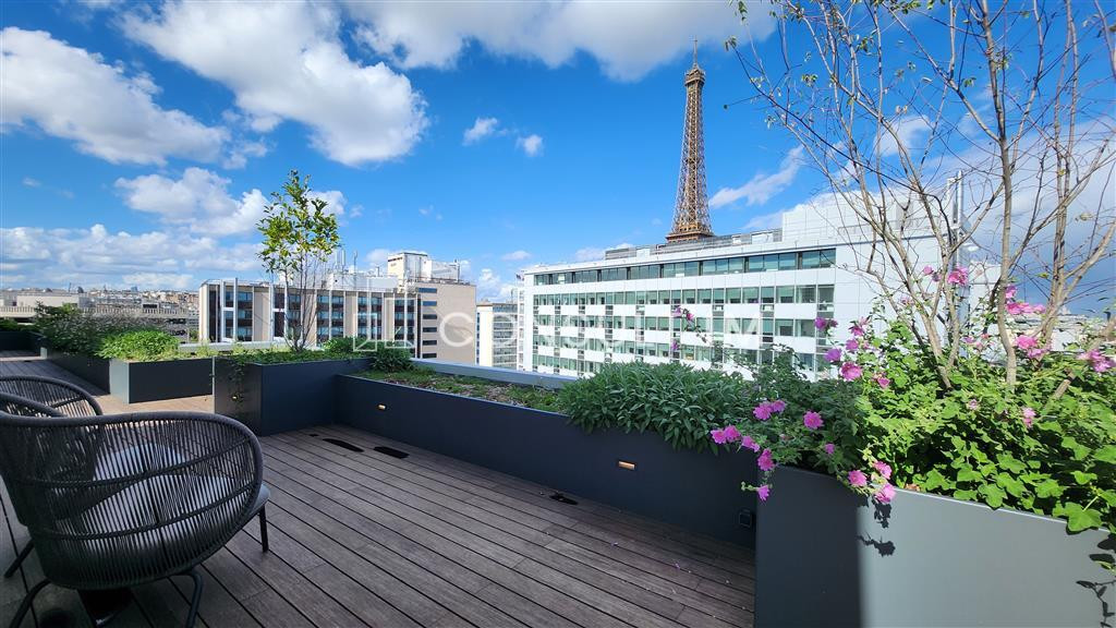 Grande surface de bureaux dans un immeuble restructuré