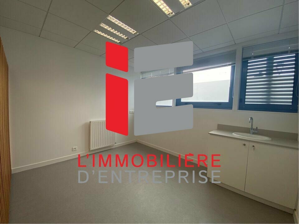 LOCAL PROFESSIONNEL / BUREAUX A LOUER
