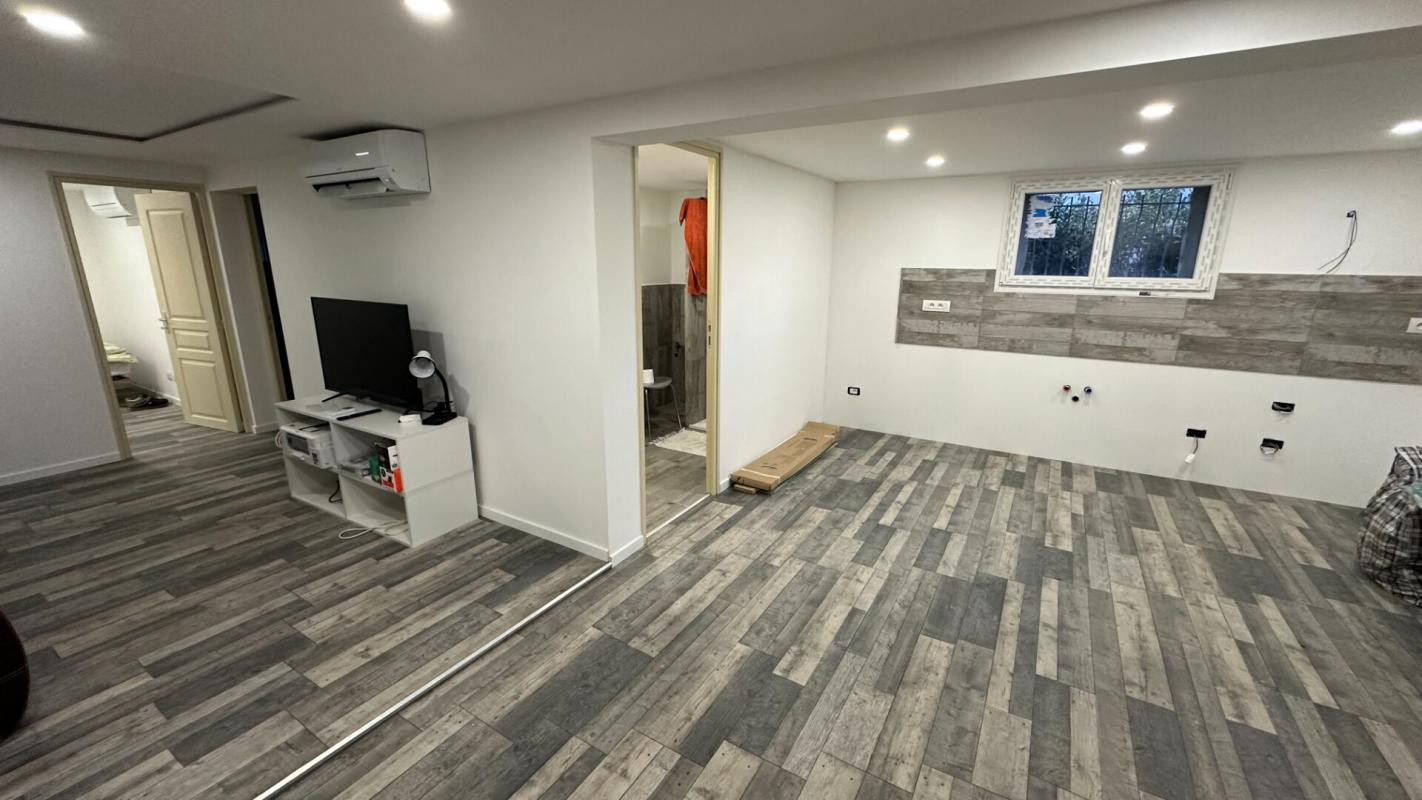 Immeuble de 4 appartements (dont 2 terminés)