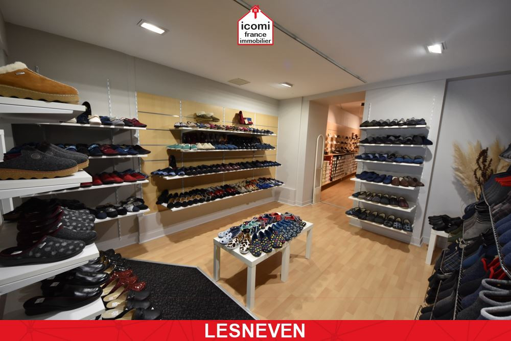 FINISTERE - Lesneven (29260) - A VENDRE - LOCAUX COMMERCIAUX AVEC VITRINE - RESERVE - BUREAU - ATELIER - JARDIN - BEAU POTENTIEL