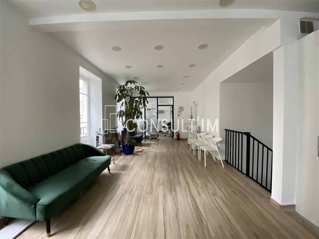 A LOUER IMMEUBLE INDEPENDANT EN R+3