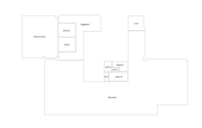 Dans un complexe immobilier de bureaux au pied de l'A13 et du Pt de St Cloud