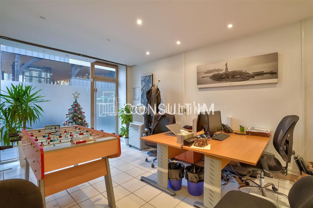 A vendre en exclusivité, à proximité de la place Felix Eboué, local commercial de 55 m²
