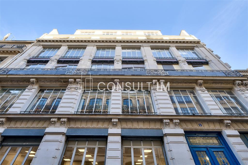 Dans la prestigieuse rue d'Uzès, 80 m² à louer en étage élevé