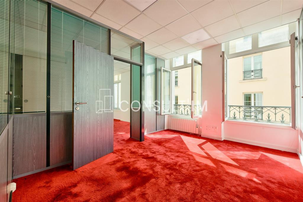 A louer bureaux modulables à toute proximité du métro Pyramides