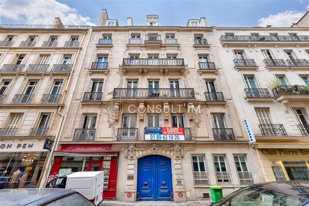 Bureaux livrés rénovés, moulures et cheminées, entre Madeleine et St Lazare