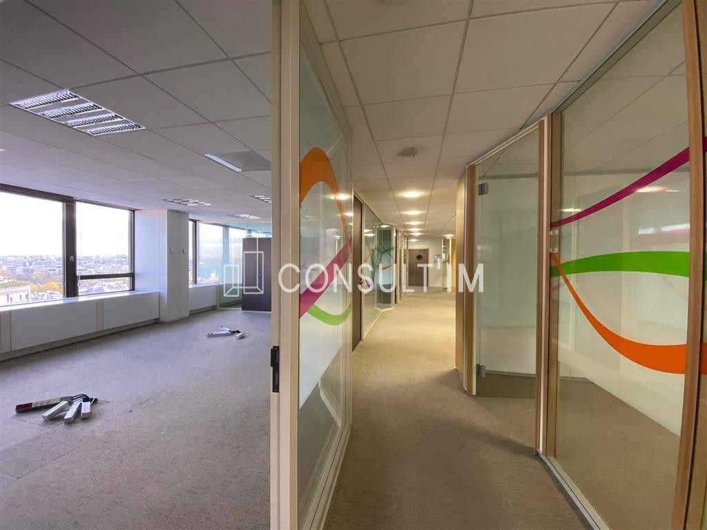 Tour Montparnasse, à louer une surface de bureaux de 176 m² en bon état