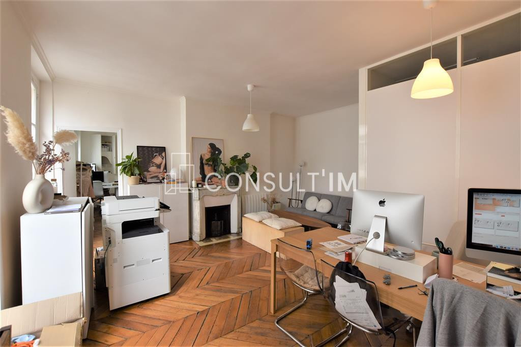 Proche sentier, à louer bureaux lumineux au 3eme étage
