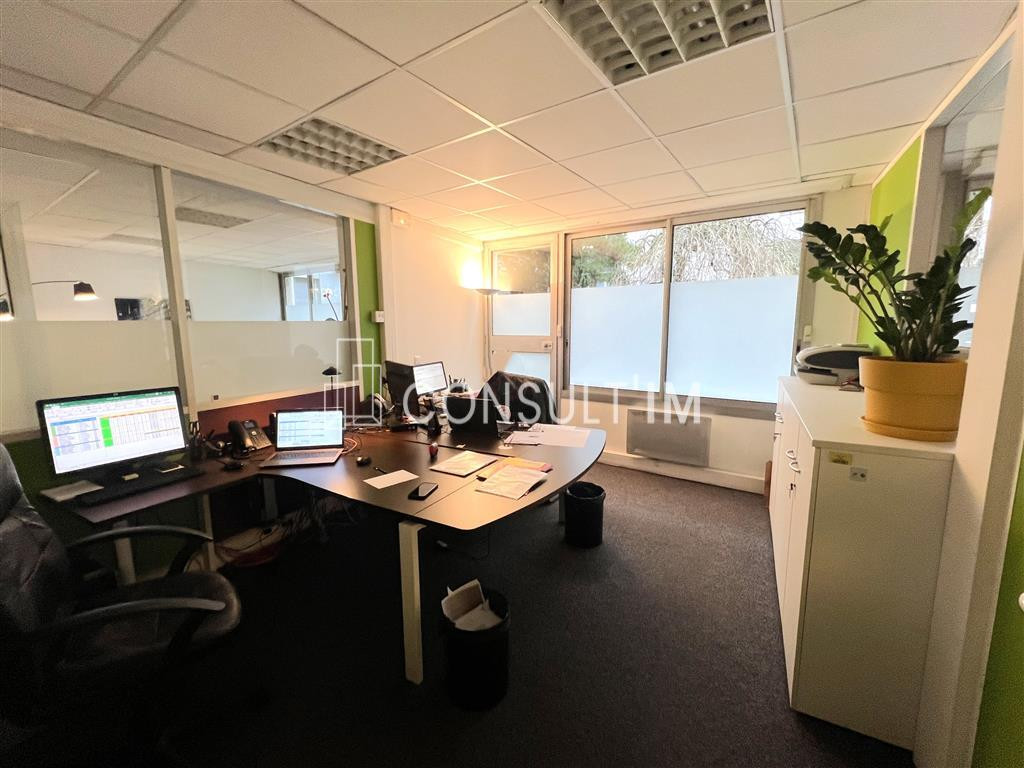 Bureaux en très bon état à louer aux pieds du métro Saint-Mandé