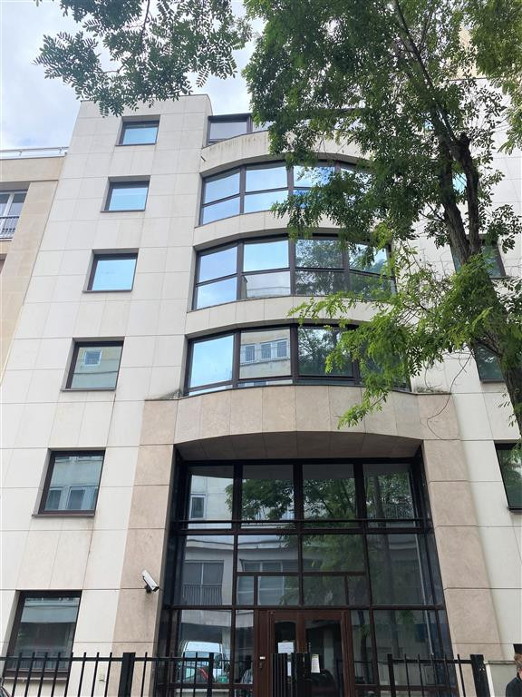 Immeuble indépendant avec espace extérieurs !