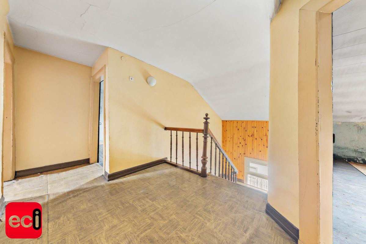 ALGRANGE : Immeuble 225m² à rénover + 3 garage