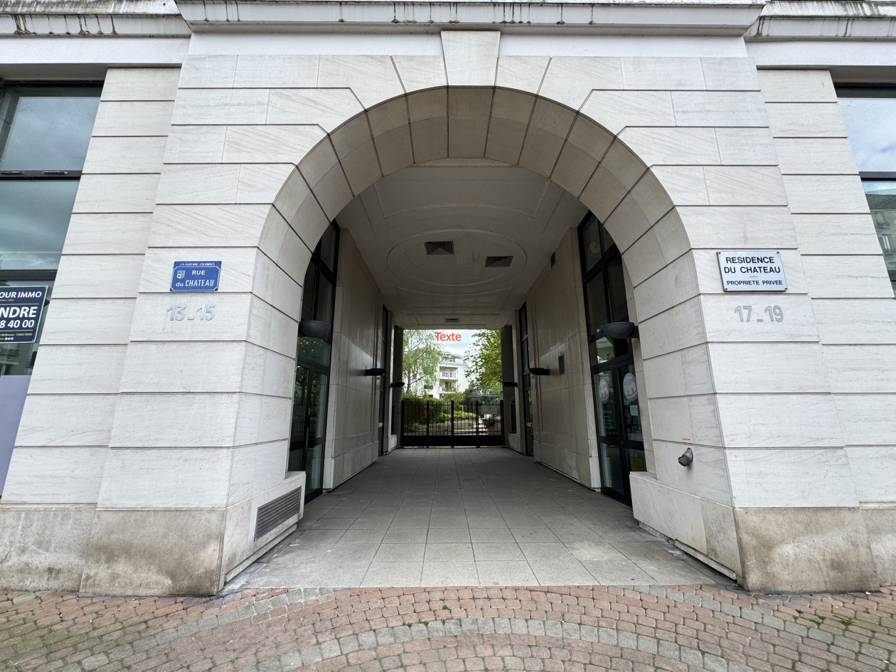 LOCAL PROFESSIONNEL — en excellant état