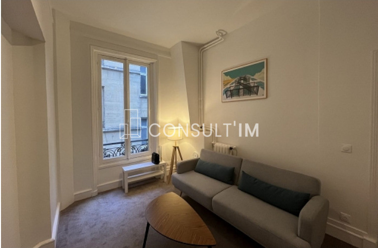 Au coeur du Triangle d'or, à louer, bureaux 60m²