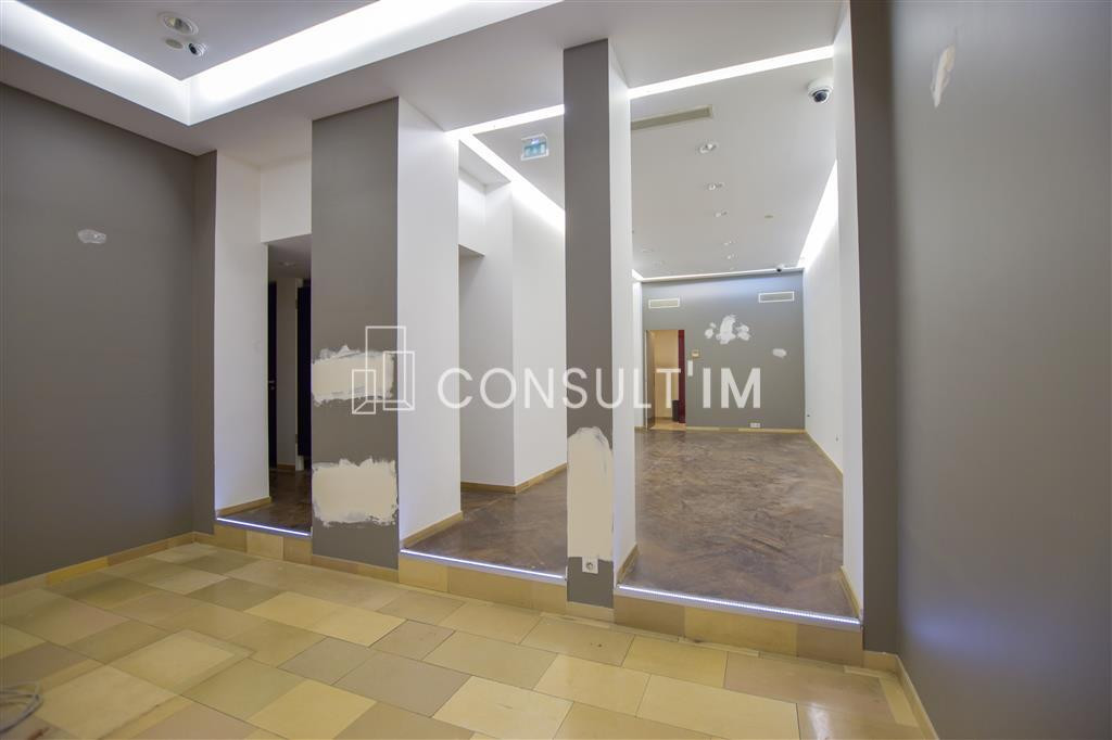 Boutique à louer avec un beau linéaire rue de la Paix