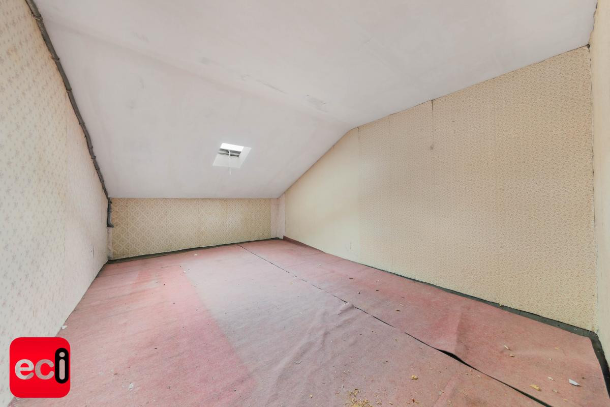 ALGRANGE : Immeuble 225m² à rénover + 3 garage