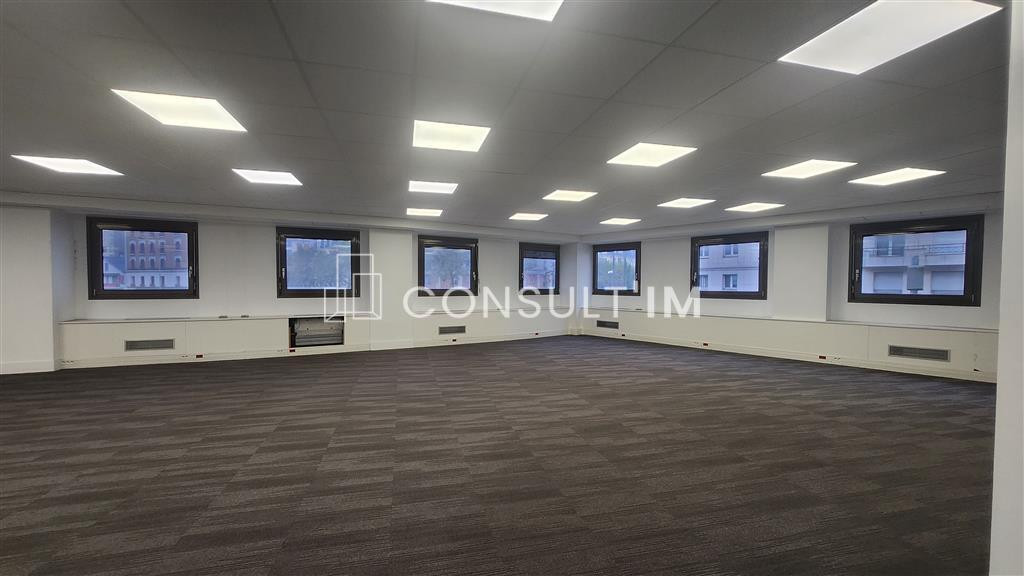 A louer bureaux en bon état à la frontière entre Courbevoie et La Garenne Colombes