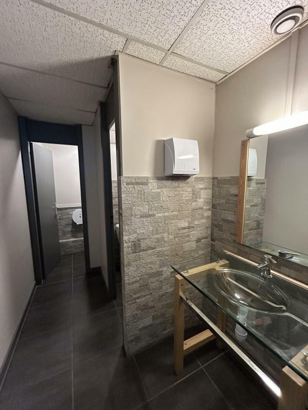 Location - Bureau - 135 m² - 20 655 €/an HC HT -