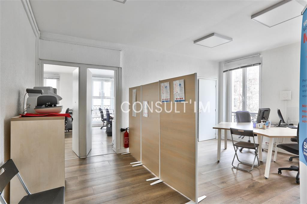 bureaux à louer avec balcon filant