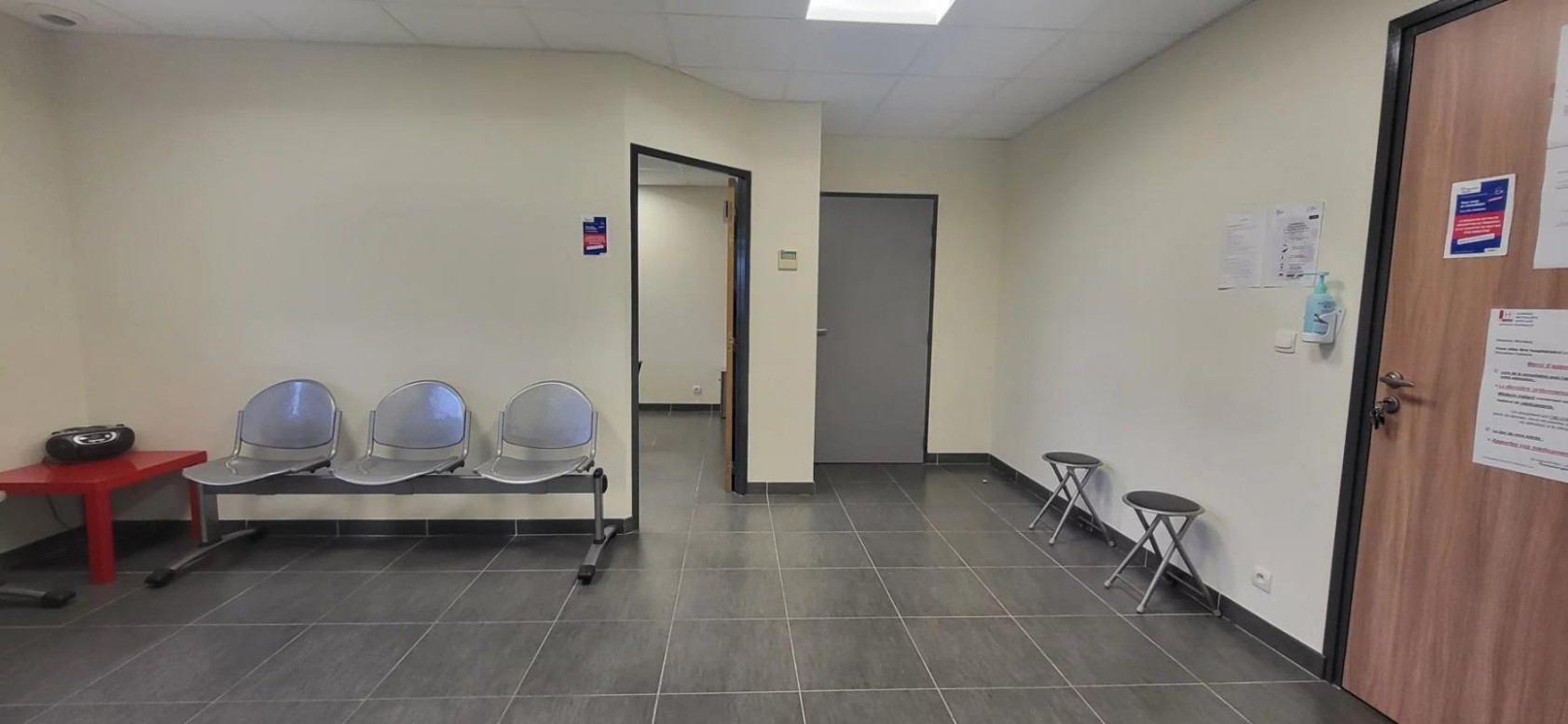Cabinet médical 2 bureaux, 3 parkings, dans un centre médical