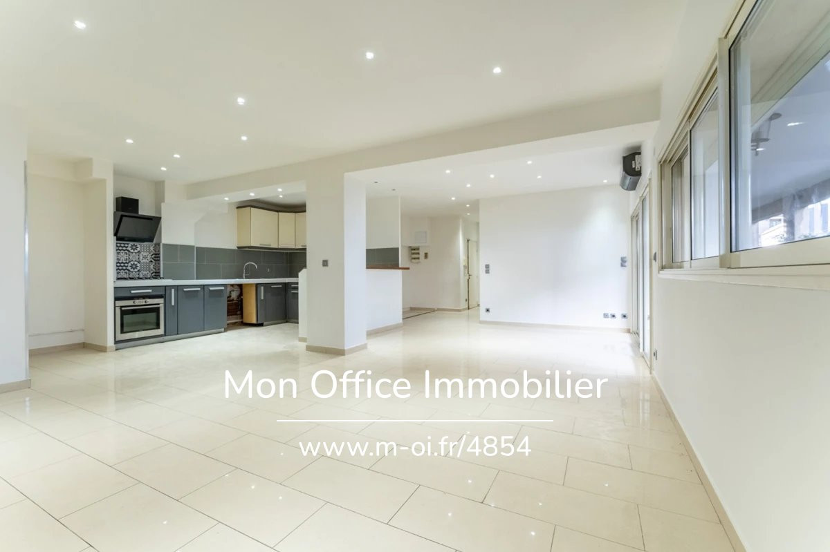 Référence : 4854-CLA. - Local Professionnel 3 pièces avec terrasse
