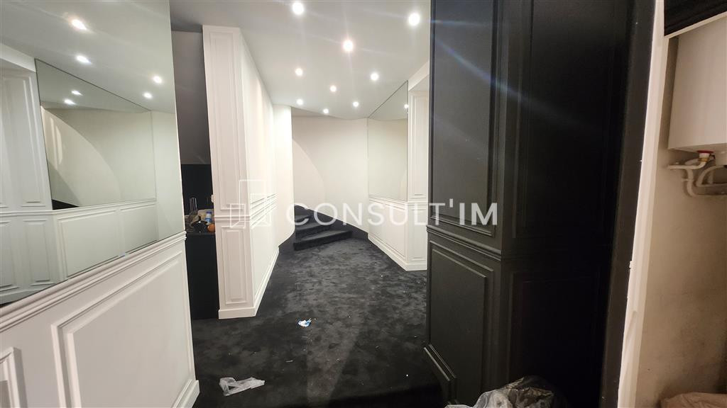 Au pied du métro Alma/Marceau, une boutique de 115 m² à louer réparti sur deux niveaux