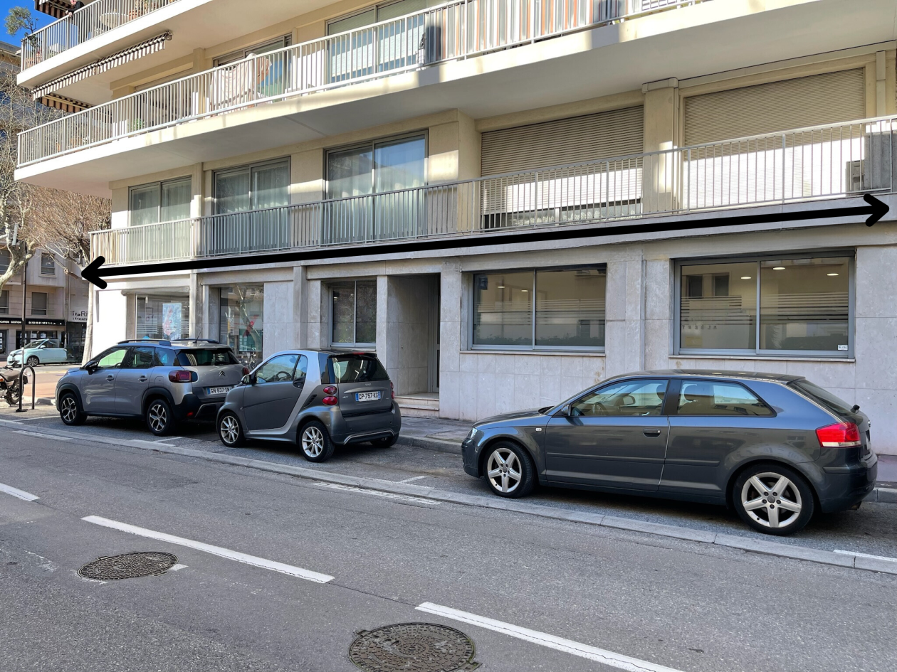 VENTE MURS COMMERCIAUX - LOCAL D'ANGLE A 100 M DE LA MER