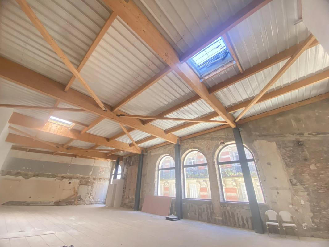 03200 VICHY - LOCAL COMMERCIAL BRUT -COEUR DE VILLE -