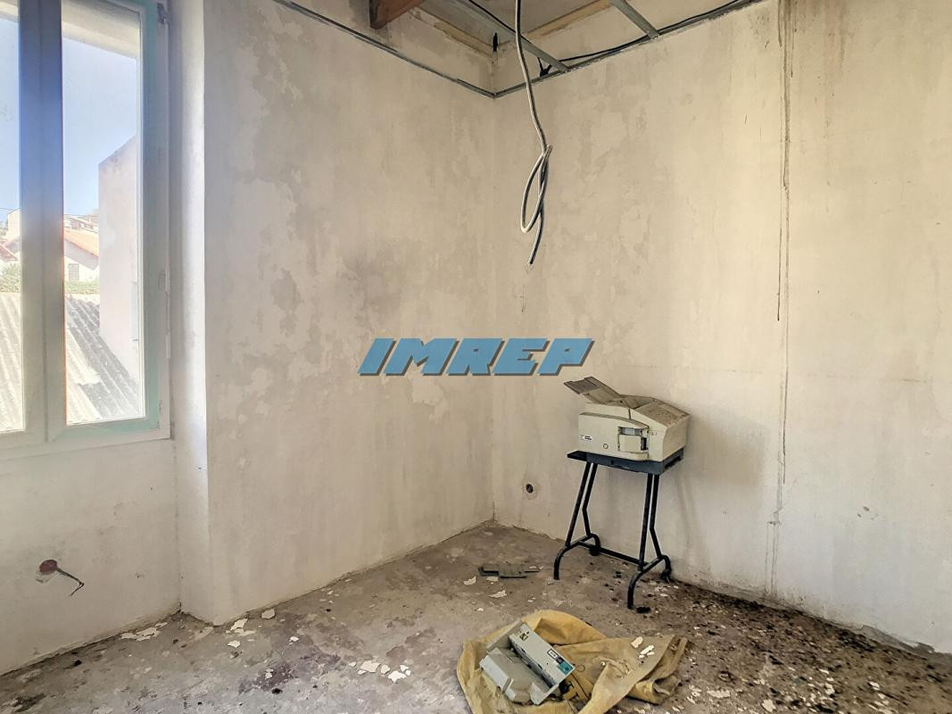 13014   502 m2 parcelle  Immeuble  de 154 m2 avec entrepot en fond de cour