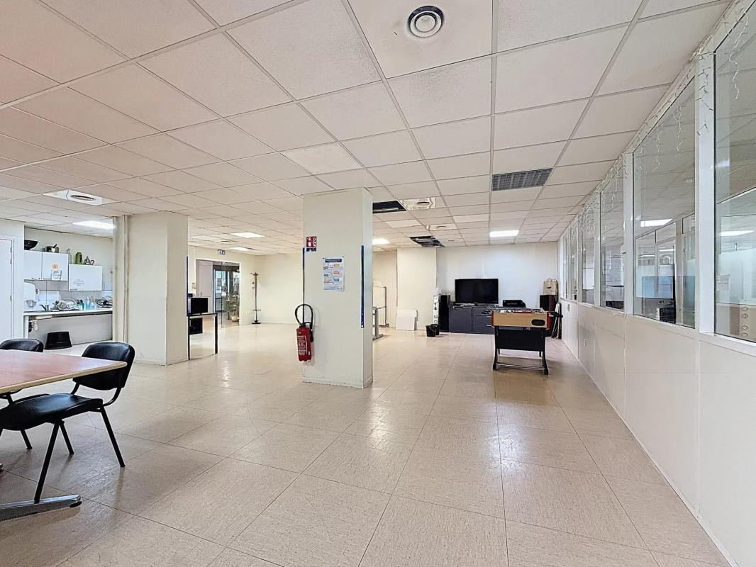 NICE NORD – Murs commerciaux libres 588 m² en RDC + garage 7 véhicules – Accès PMR
