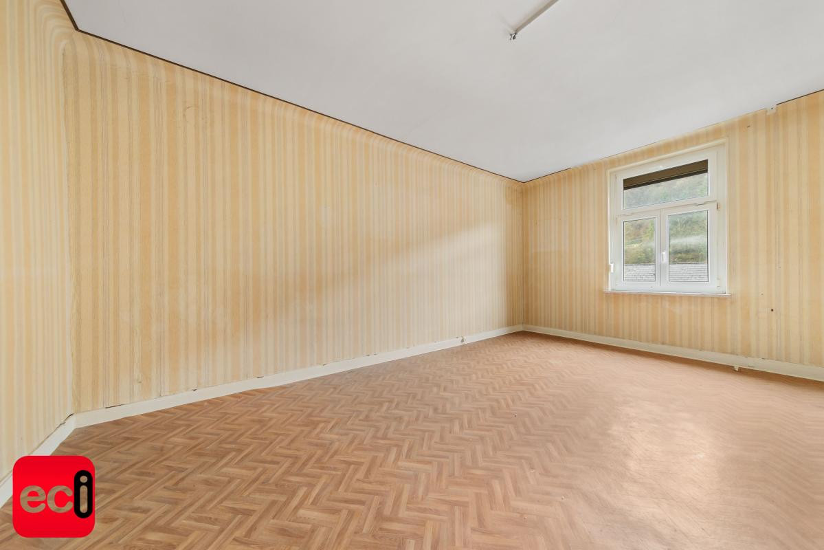 ALGRANGE : Immeuble 225m² à rénover + 3 garage
