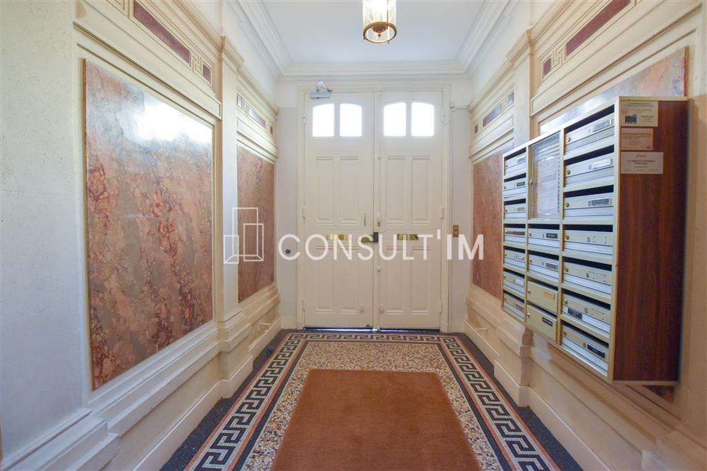 M° Wagram, local professionnel de 44 m² à vendre